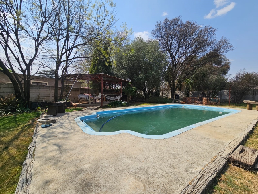 5 Bedroom Property for Sale in Flamingo Park Free State